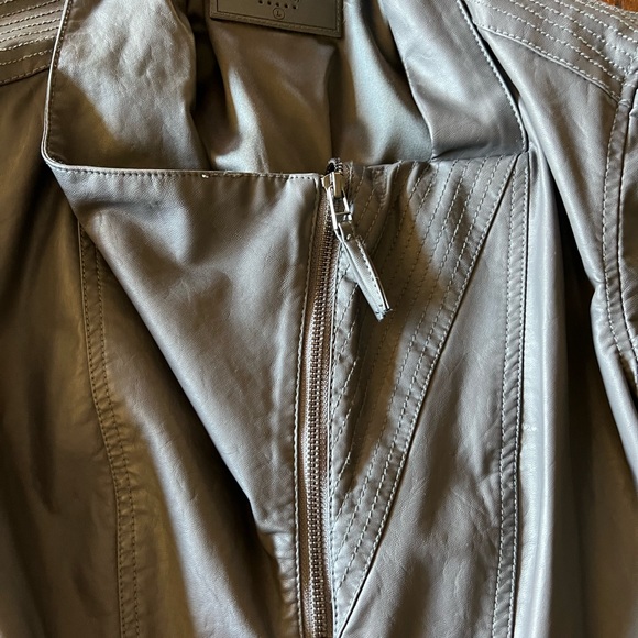 Just Like New!! BLANKNYC charcoal faux leather moto jacket size L from Nordstrom - Picture 5 of 6
